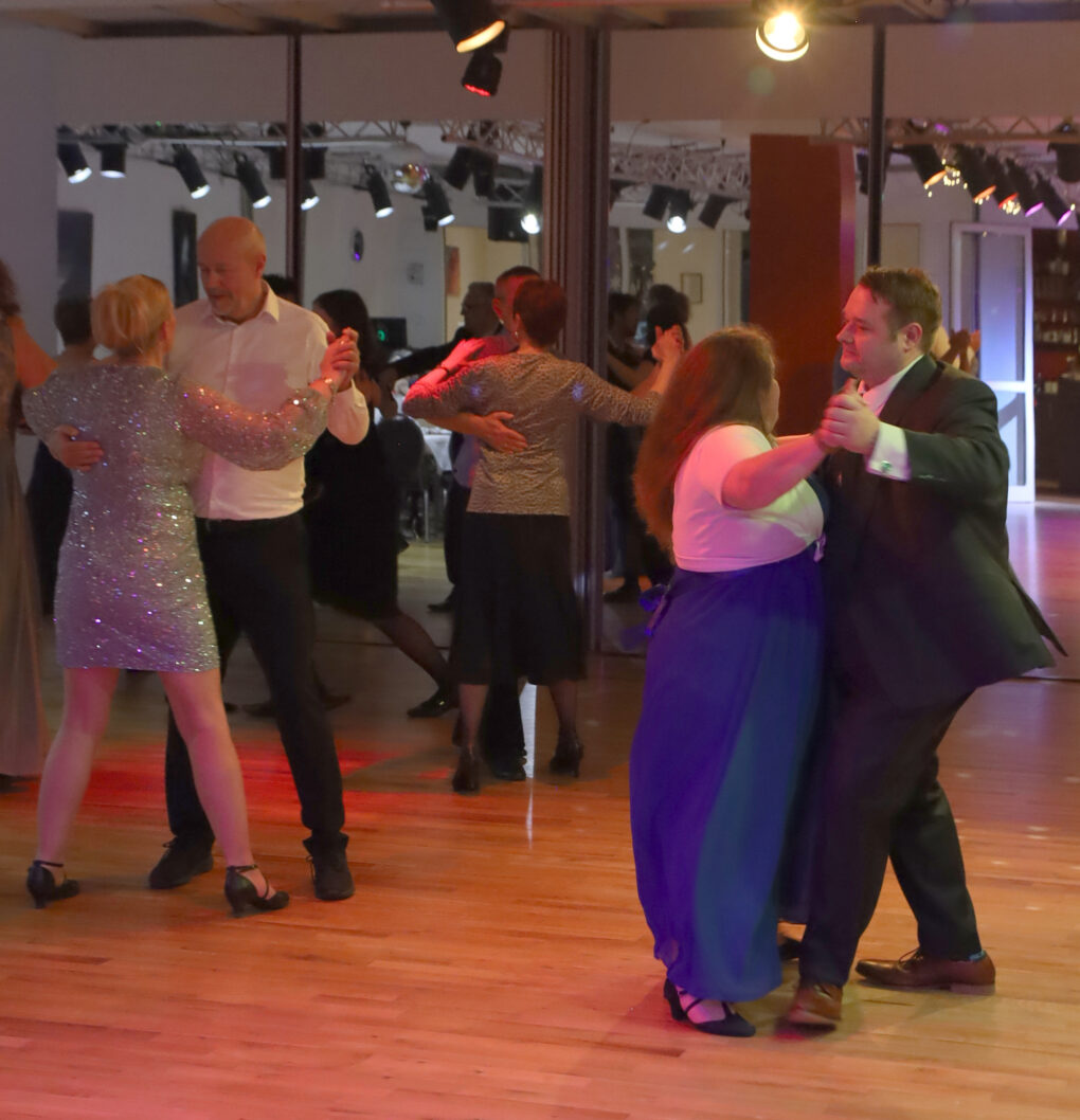 In unseren FAQ beantworten wir die häufigsten Fragen und Bedenken von Noch-Nicht-Tänzern.