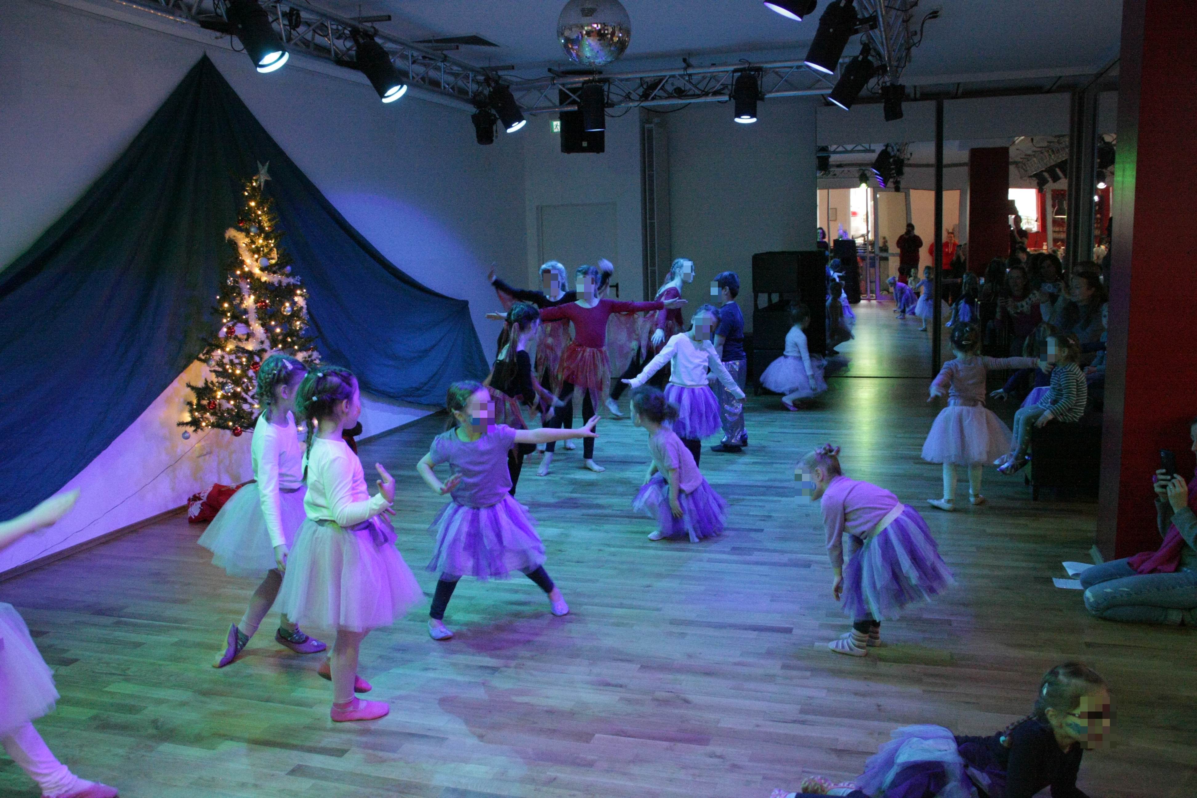 Angebote für Kinder und Eltern in der Tanzschule am Stiftplatz in Essen: Kindertanzen, Kinderballett, Hip Hop und Latein Babys